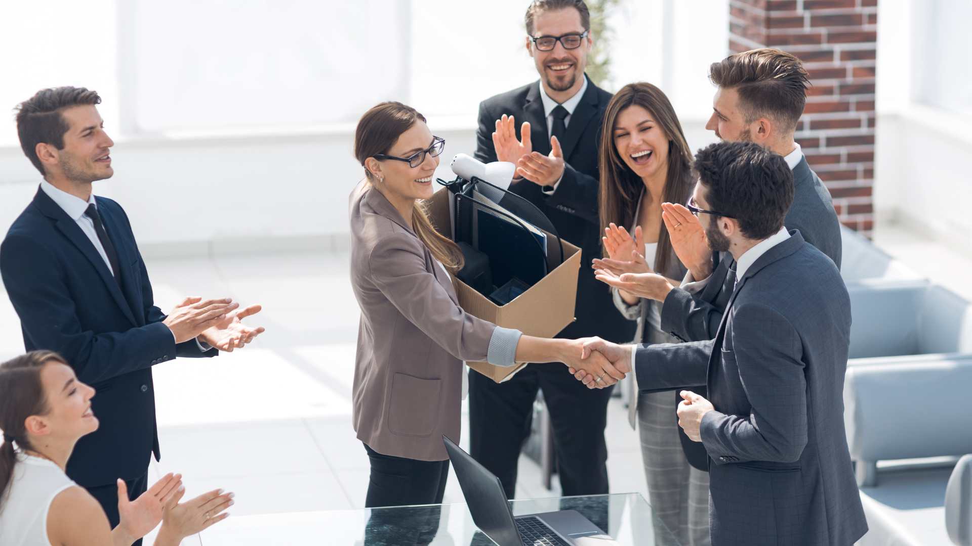 average b2b sales commission featured image average b2b sales commission featured image