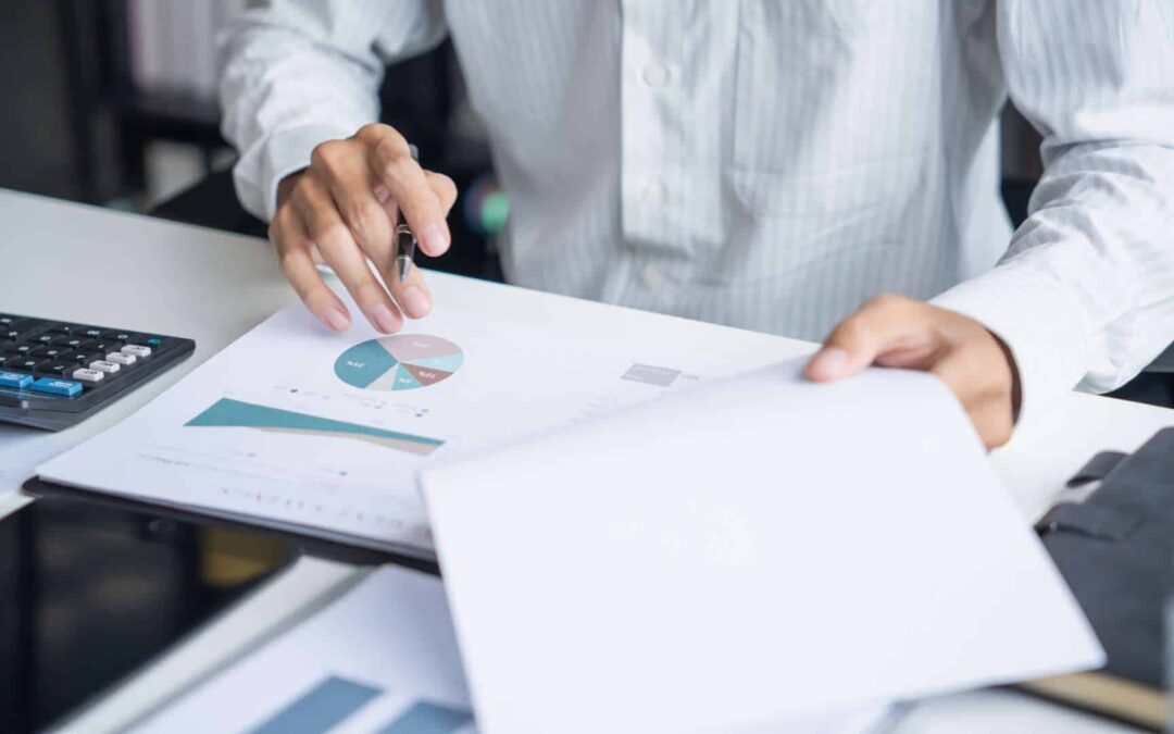 Enterprise AE Compensation Benchmarks: A Guide to Plan, Pay, and Perform