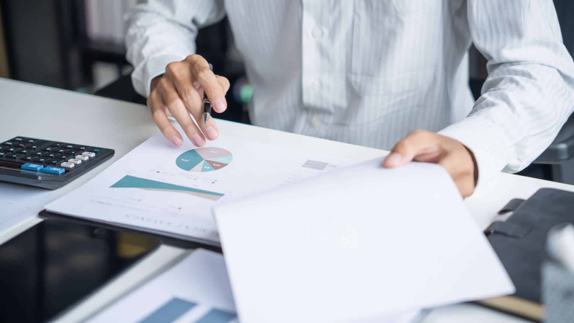 enterprise AE compensation benchmarks featured image